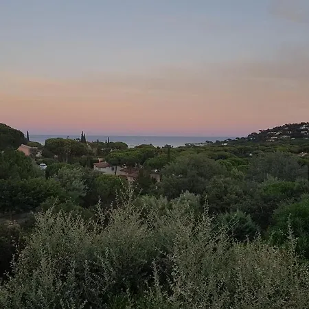 Familiale Le Citronnier Avec Piscine, Vue Exceptionnelle A Maxime 생트막시메